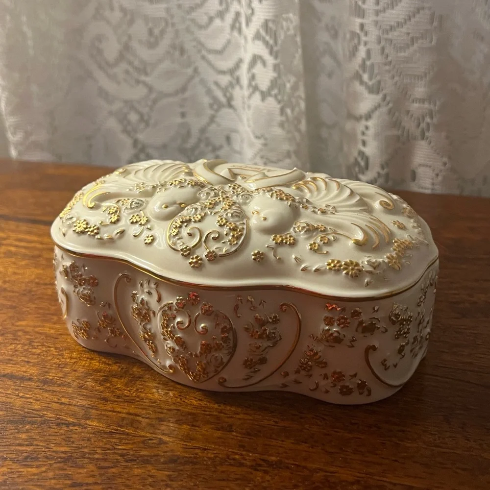 Music Box - Picture 5 of 8